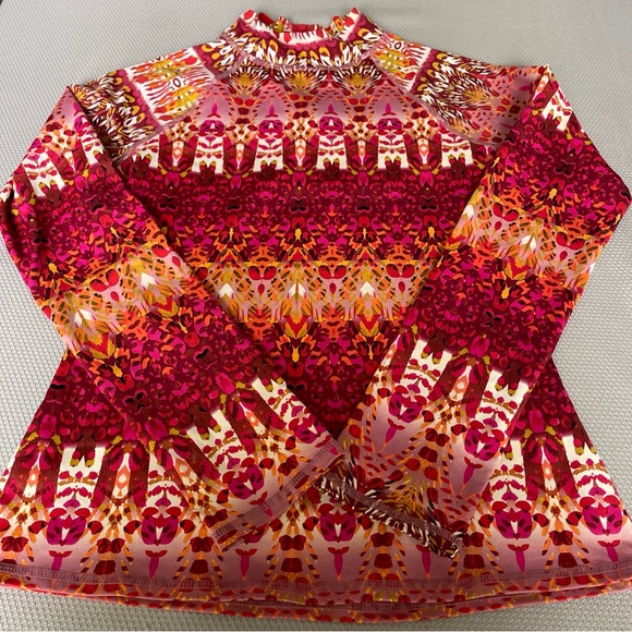 Garnet Hill Pink Geo Print Rash Guard Size Medium - Picture 5 of 9